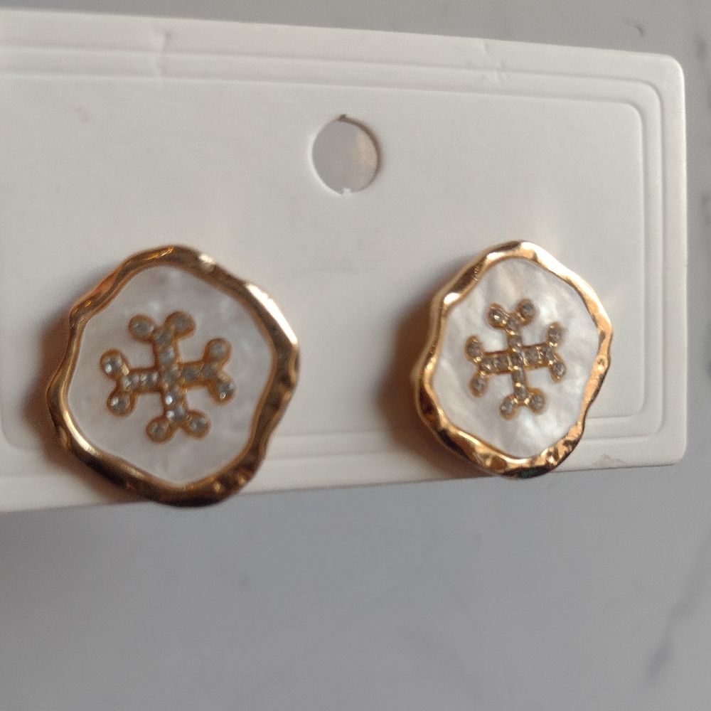 Elegant Gold and White Earrings